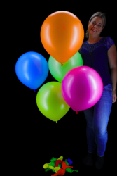 25 maxi ballons ovales mix de couleurs fluo Ø45 cm